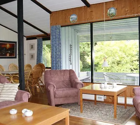 Ferienhaus Three-bedroom Holiday In 17 *